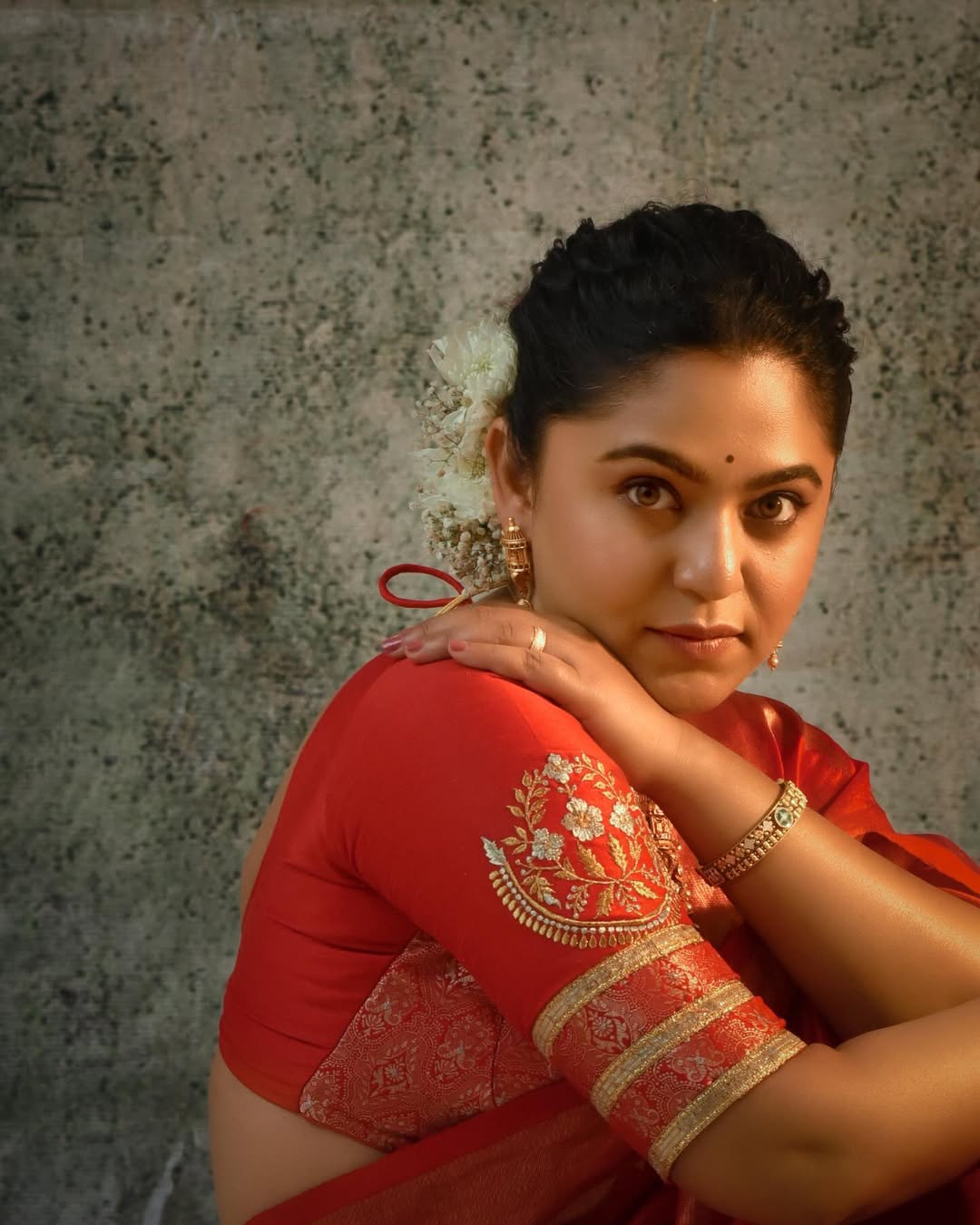 Mrunmayee Deshpande Rao Red Saree Look