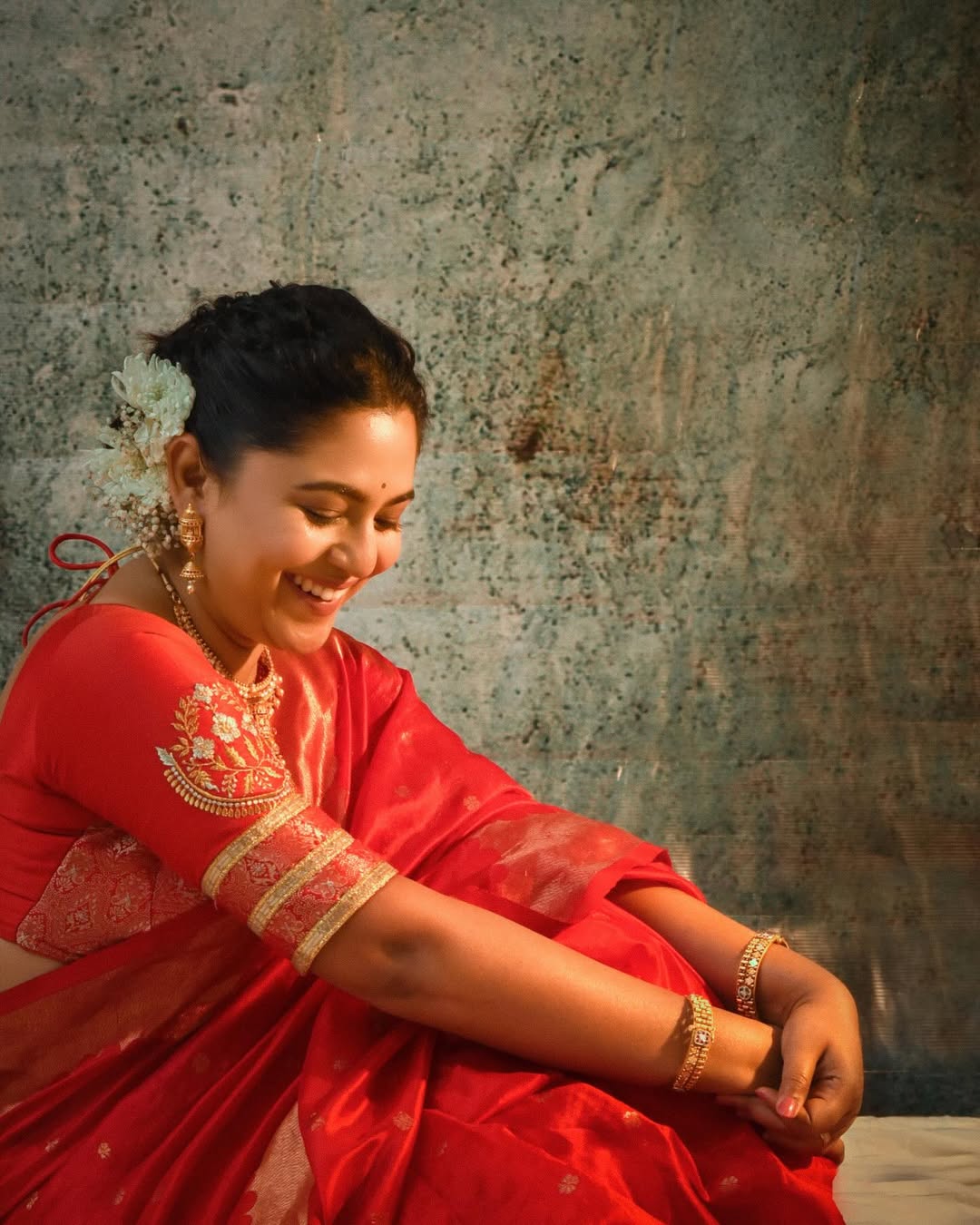 Mrunmayee Deshpande Rao Red Saree Look
