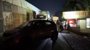 youth-blocks-mumbai-goa-highway-at-khed-veral-over-poor-service-road-conditions