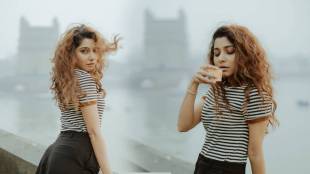 Gauri Nalawade stylish photoshoot at Gateway of India