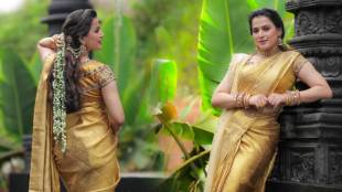 Prajakta Gaikwad golden Kanjeevaram saree lookc