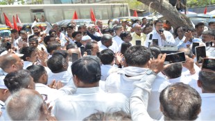 Mumbai auto rickshaw taxi union protest Andheri RTO | Shashank Rao rickshaw union agitation Mumbai | Rickshaw driver welfare board fee dispute Maharashtra | Mumbai RTO protest news today 8 April