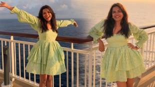 Mithali Mayekar glamorous sea photos