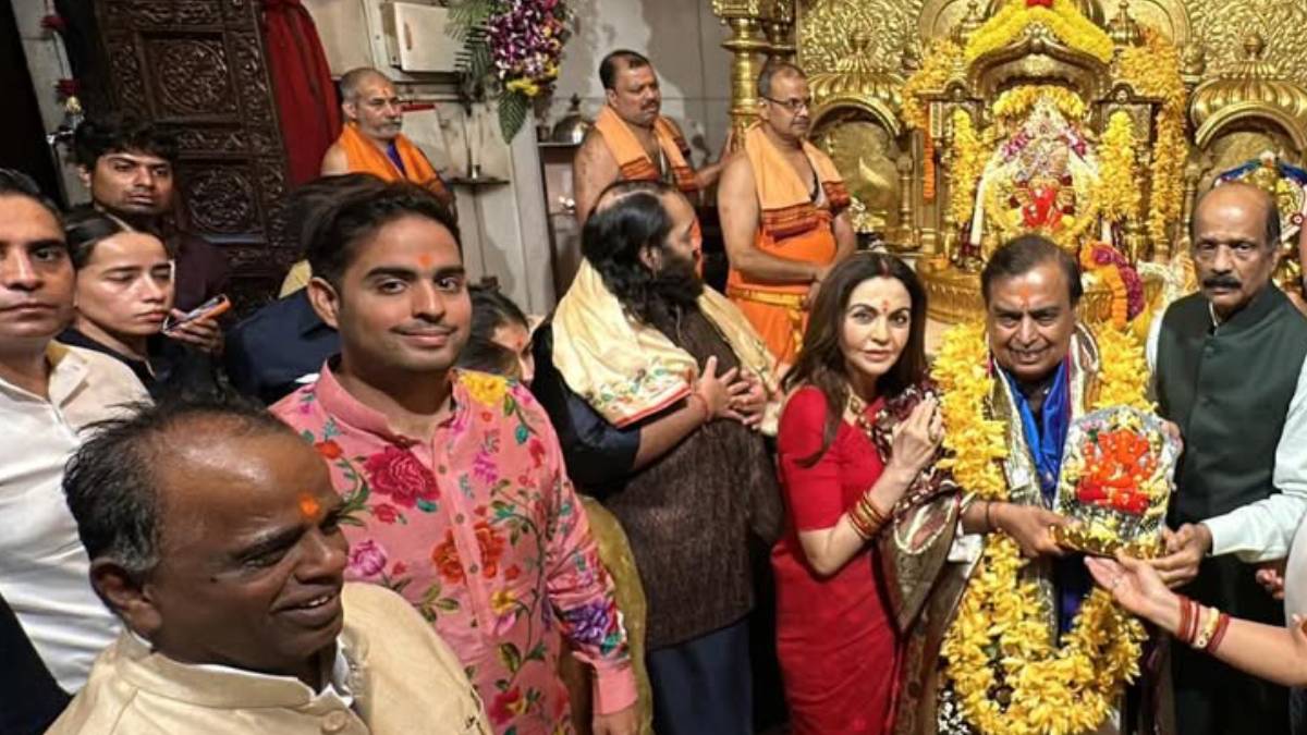 Mukesh Ambani Siddhivinayak visit on birthday