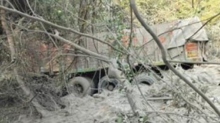 Karul Ghat truck accident site Vaibhavwadi | Father and son died in Sindhudurg road accident | Vaibhavwadi police rescue operation Karul Ghat | Cement truck falls into valley Maharashtra accident news