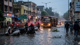 Pune rain waterlogging traffic jam issue