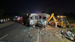 कळमनुरीत दोन मालमोटरीमध्ये भीषण धडक; बिहारच्या दोघांचा जागीच मृत्यू