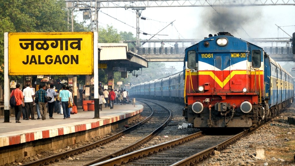 Jalgaon Railway Station platform news | Central Railway special trains Mumbai Pune Santragachi | Railway halt issue Jalgaon Junction | Maharashtra railway news updates Jalgaon Railway Station platform news | Central Railway special trains Mumbai Pune Santragachi | Railway halt issue Jalgaon Junction | Maharashtra railway news updates