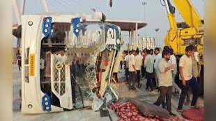 Samruddhi Expressway bus accident Buldhana | Private travels overturns near Mehkar | Bus driver making reels accident news | Buldhana road accident updates Marathi