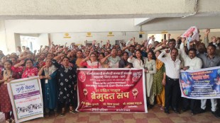 Government employees strike in Thane | Maharashtra teachers indefinite protest | Old Pension Scheme demands news | Thane district collector office agitation