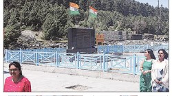 पहलगाममध्ये पर्यटकांच्या स्मरणार्थ स्मारक; दहशतवादी हल्ल्याच्या वर्षपूर्तीनिमित्त सर्वत्र चोख सुरक्षा