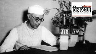 Jawaharlal Nehru and Lord Mountbatten discussing Kashmir