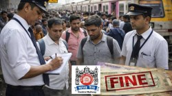 मध्य रेल्वेचे २४ तिकीट तपासनीस ‘करोडपती’! विनातिकीट प्रवाशांकडून वसूल केला कोट्यवधींचा दंड…