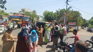 Kolhapur women water protest Jagtap Nagar | KMC water supply crisis Kolhapur | Road blockade protest Kolhapur water scarcity | Women agitation against contaminated water Kolhapur