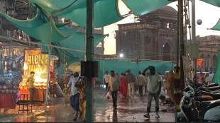 Tuljapur heavy rain today updates | Tuljabhavani temple thunderstorm chaos | Maharashtra unseasonal rain crop damage | Dharashiv district weather news