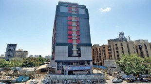 Jogeshwari Trauma Care Hospital Workers Strike | BMC Hospital Employees Salary Protest Mumbai | Hinduhridaysamrat Balasaheb Thackeray Hospital Jogeshwari News | Mumbai Municipal Corporation Health Workers Agitation