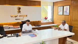 Raju Shetti meeting Sugar Commissioner Dr Sanjay Kolte Pune | Swabhimani Shetkari Saghtana protest for pending FRP | Sugar factory FRP scam Maharashtra | Sugarcane farmers payment issues Maharashtra News