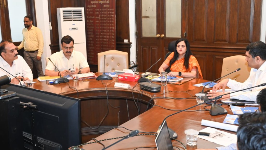 BMC Commissioner Ashwini Bhide meeting | Mumbai Solid Waste Management review | Mumbai Cleanliness War Room | Brihanmumbai Municipal Corporation hygiene initiatives BMC Commissioner Ashwini Bhide meeting | Mumbai Solid Waste Management review | Mumbai Cleanliness War Room | Brihanmumbai Municipal Corporation hygiene initiatives