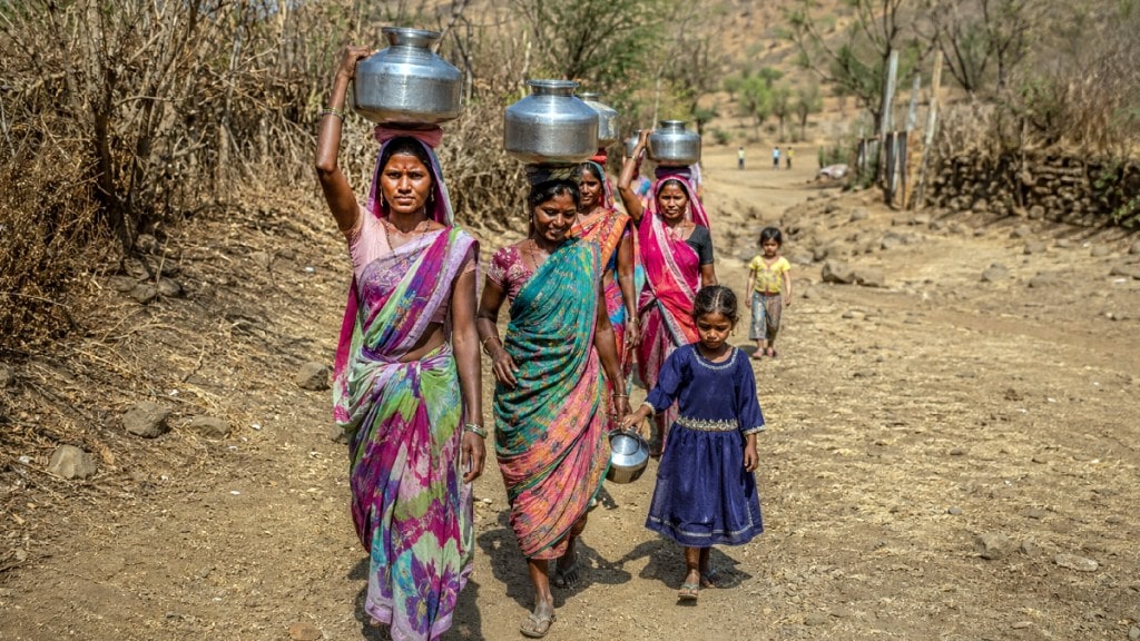 Jalgaon Charmali Village Water Crisis | Jal Jeevan Mission Failure Maharashtra | Gulabrao Patil Water Supply Minister News | Yawal Tribal Area Water Issue News Jalgaon Charmali Village Water Crisis | Jal Jeevan Mission Failure Maharashtra | Gulabrao Patil Water Supply Minister News | Yawal Tribal Area Water Issue News