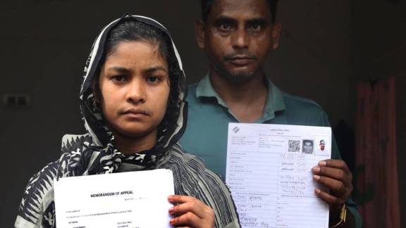 Sainaj Begam along with her husband Sekh Mujibar. (Express photo by Partha Paul)