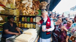 VIDEO: पंतप्रधान नरेंद्र मोदींना ‘झालमुडी’ खाऊ घालणारा विक्रेता किती कमावतो? स्वतःच उघड केली इनकम; आकडा ऐकून थक्क व्हाल