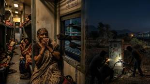 Shirdi Express robbery near Manwatroad Parbhani | Railway crime scene Maharashtra | Gold chain snatching in Sainagar Shirdi Express | Railway police investigation Parbhani robbery