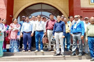 Wardha BLO teachers protest against harassment | Voters harass teachers during SIR mapping in Wardha | वर्धा बीएलओ शिक्षक आंदोलन सुरक्षा मागणी | मतदार यादी मॅपिंग शिक्षक तक्रार