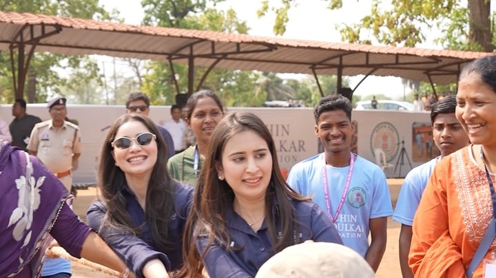 Sachin Tendulkar Birthday Celebration Sara Tendulkar 