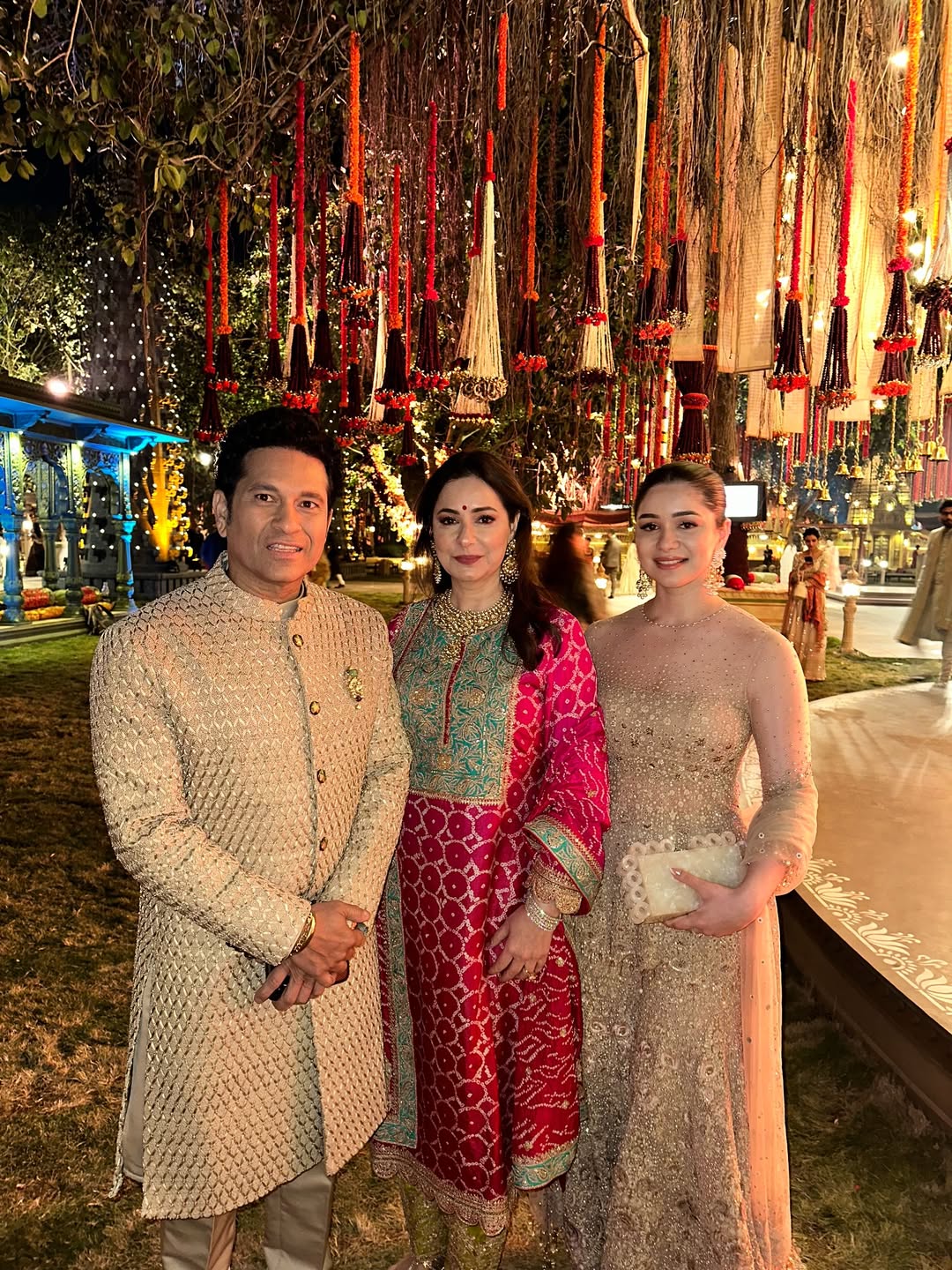 Sachin Tendulkar Birthday Celebration Sara Tendulkar 