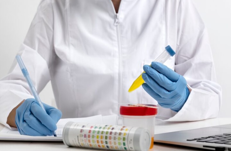 Different Shades Of Urine Does White Urine Means You Are Suffering From Diabetes What The Color Of Your Pee mean