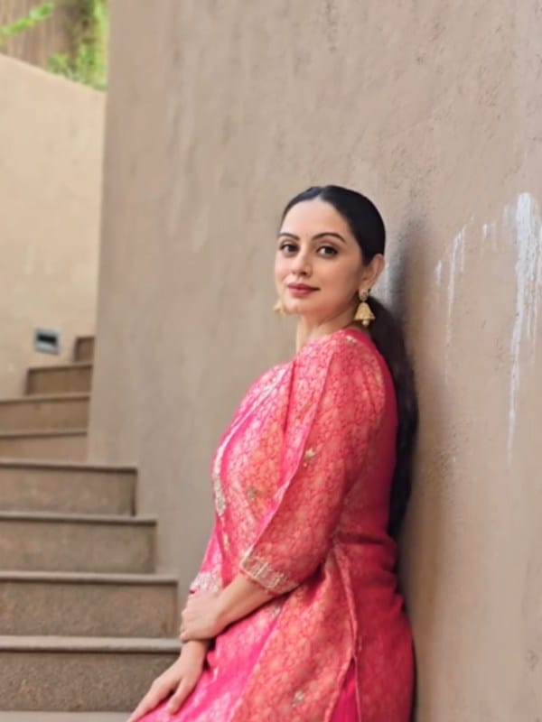 Shruti Marathe Chaal Turu Turu Reel Video