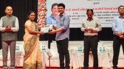 आरोग्यमंत्री म्हणाले, ‘डॉक्टर म्हणजे’…