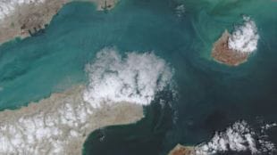 strait-of-hormuz-closed-iran-accuses-usa-of-blockade-violation