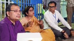 मतमोजणीपूर्वीच बंगालमध्ये हायव्होल्टेज ड्रामा! “ईव्हीएमशी छेडछाड होतेय”, आरोप करत टीएमसी नेत्यांचे स्ट्रॉंग रूमबाहेर आंदोलन