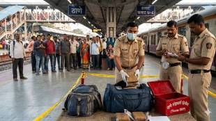 Thane Railway Station GRP police seize drugs | unclaimed bags found at Thane platform | Ganja worth 1.64 lakh recovered Thane | Maharashtra Railway Crime News police investigation