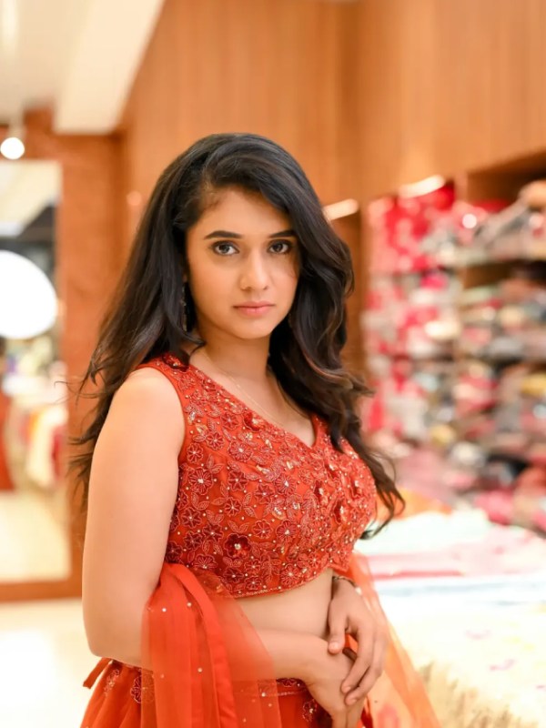 Vaishnavi Kalyankar Gaikwad Orange Lehenga Look