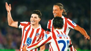 Atletico Madrid vs Barcelona Champions League quarter final | Julian Alvarez free kick goal vs Barcelona | Diego Simeone Atletico Madrid manager celebration | Champions League 2026 match highlights Marathi