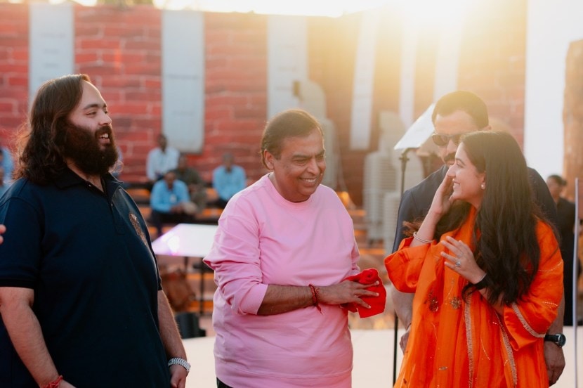 वंतारा विद्यापीठाचा पाया प्राणी कल्याण, वैज्ञानिक प्रगती आणि वन्यजीव संरक्षणाचे भविष्य यावर आधारलेला आहे. पशुवैद्यकीय औषधोपचार, संरक्षण आणि वन्यजीव काळजी या क्षेत्रांत भविष्यातील नेतृत्व तयार करणे हे या संस्थेचे उद्दिष्ट आहे. येथील अभ्यासक्रम भारताच्या समृद्ध ज्ञान परंपरेचा वापर करून भविष्याभिमुख शिक्षण पद्धती तयार करेल, अशी माहिती प्रसिद्धी पत्रकातून देण्यात आली.