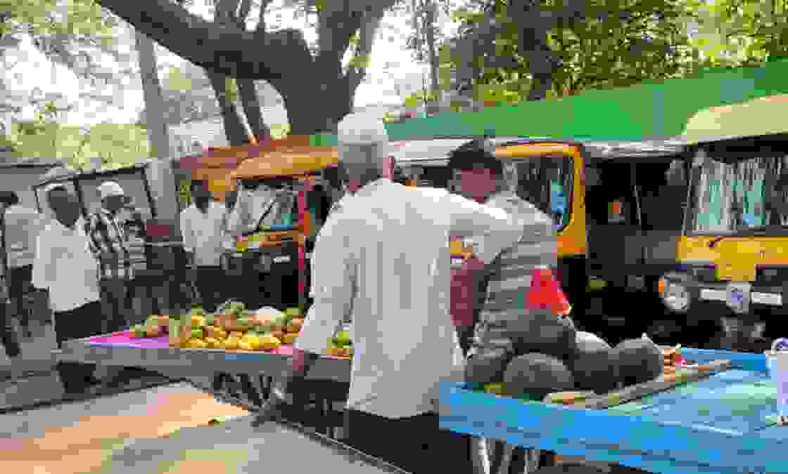 आठवडी बाजार बंद करण्याच्या निर्णयाविरोधात शिवसेना आक्रमक, अंबादास दानवे यांच्या नेतृत्वाखाली जनआंदोलन