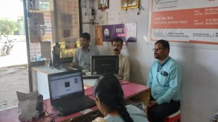 Action on Aaple Sarkar Seva Kendra Akola | Collector Varsha Meena inspection visit | आपले सरकार सेवा केंद्र अकोला कारवाई | जिल्हाधिकारी वर्षा मीना अकोला