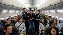 गेल्या चार वर्षात ३७९ भारतीयांवर विमान प्रवासास बंदी