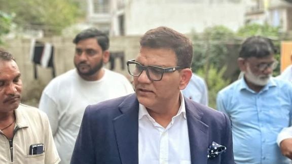 Amravati Paratwada Sexual Harassment Case Ayan Ahmad | Police action in Paratwada molestation case | अमरावती परतवाडा लैंगिक शोषण प्रकरण अयान अहमद | परतवाडा येथील आरोपीच्या घरावर बुलडोजर कारवाई