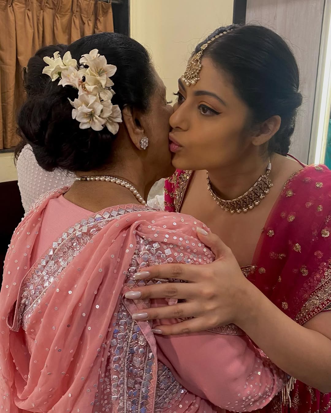 asha-bhosle-zanai-bhosle-photos