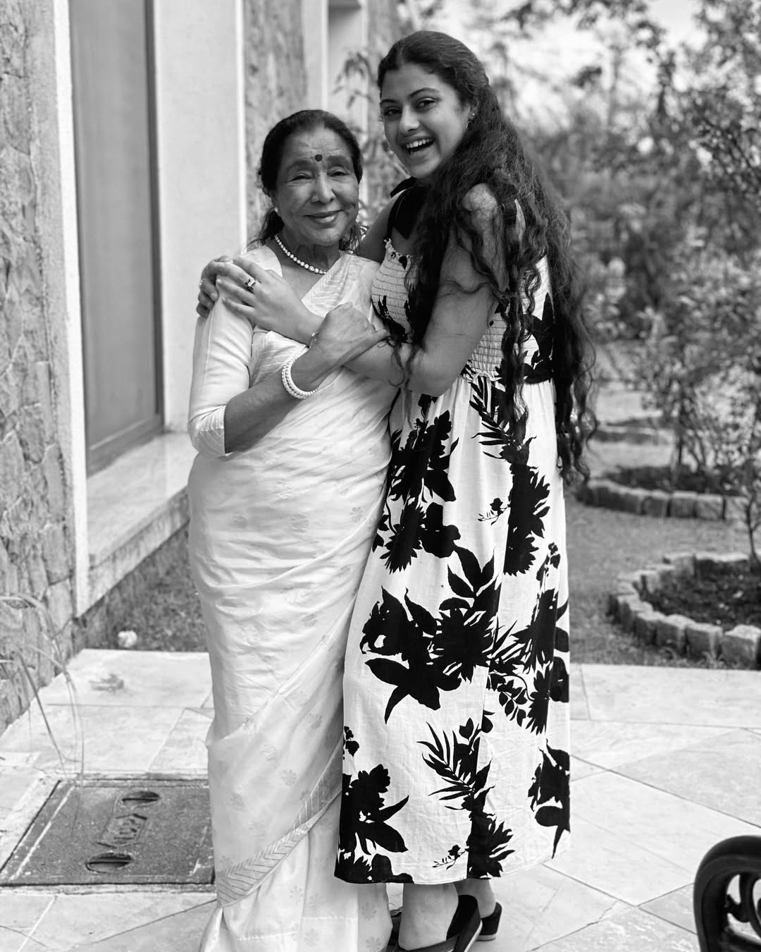 asha-bhosle-zanai-bhosle-photos