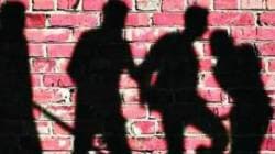 बँकेत गोंधळ घालून व्यवस्थापकाला शिवीगाळ; सुरक्षारक्षकाला मारहाण दोघांविरुद्ध गुन्हा