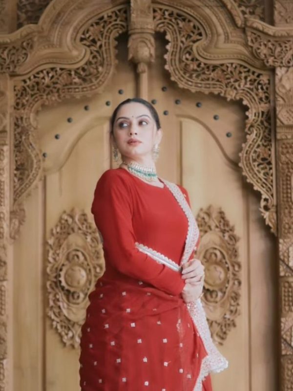 Shruti Marathe new reel