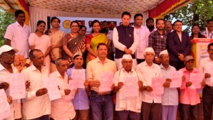 gele-sawantwadi-kabulayatdar-gavkar-land-issue-resolved-deepak-kesarkar-7-12-distribution
