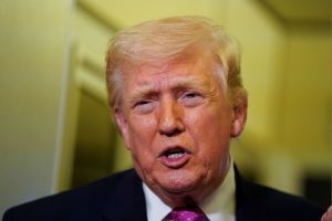 Donald Trump warns Iran of 48 hour attack | Hormuz Strait blockade latest news updates | डोनाल्ड ट्रम्प इराण युद्ध इशारा | होर्मुझ सामुद्रधुनी नाकेबंदी ट्रम्प आक्रमक