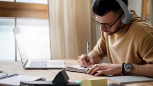 importance-of-constructive-feedback-at-workplace-tips-to-handle-criticism-professional-growth-marathi