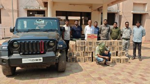 Mahindra Thar seized for liquor smuggling in Gadchiroli | एटापल्ली पोलिसांनी जप्त केलेली महिंद्रा थार आणि दारूसाठा | Gadchiroli police action against illegal alcohol transport | गडचिरोलीत पोलिसांनी पकडलेली अवैध देशी विदेशी दारू